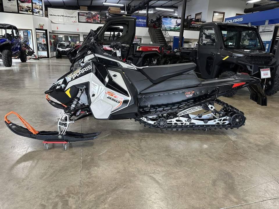 2025 polaris® 650 indy sp 137 es. 2025 polaris® 650 indy sp 137 es.