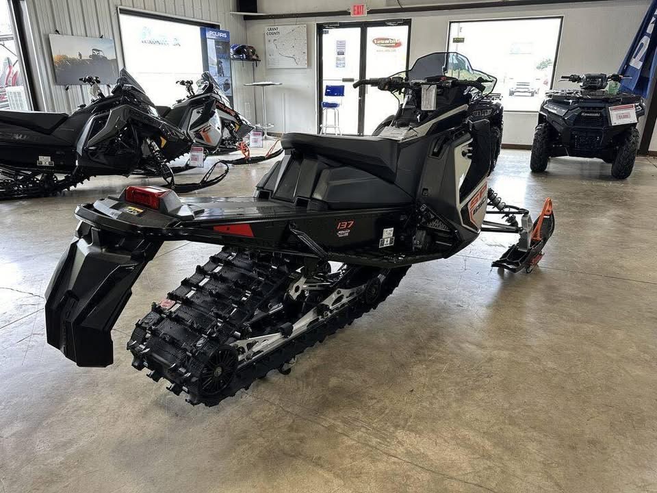 2025 polaris® 650 indy sp 137 es. 2025 polaris® 650 indy sp 137 es.