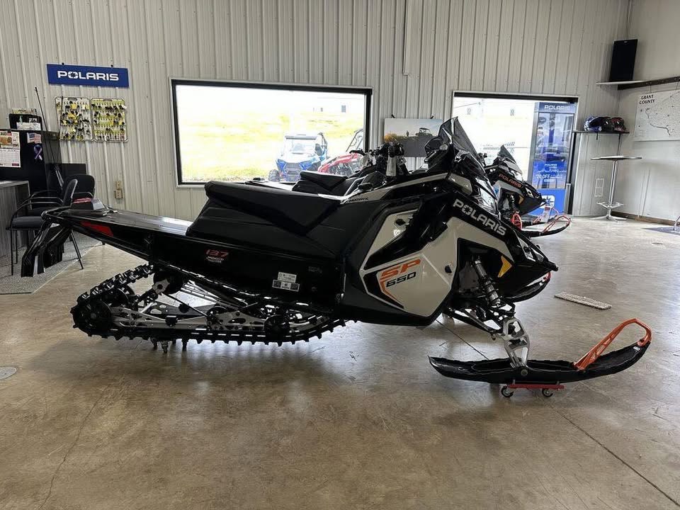 2025 polaris® 650 indy sp 137 es. 2025 polaris® 650 indy sp 137 es.